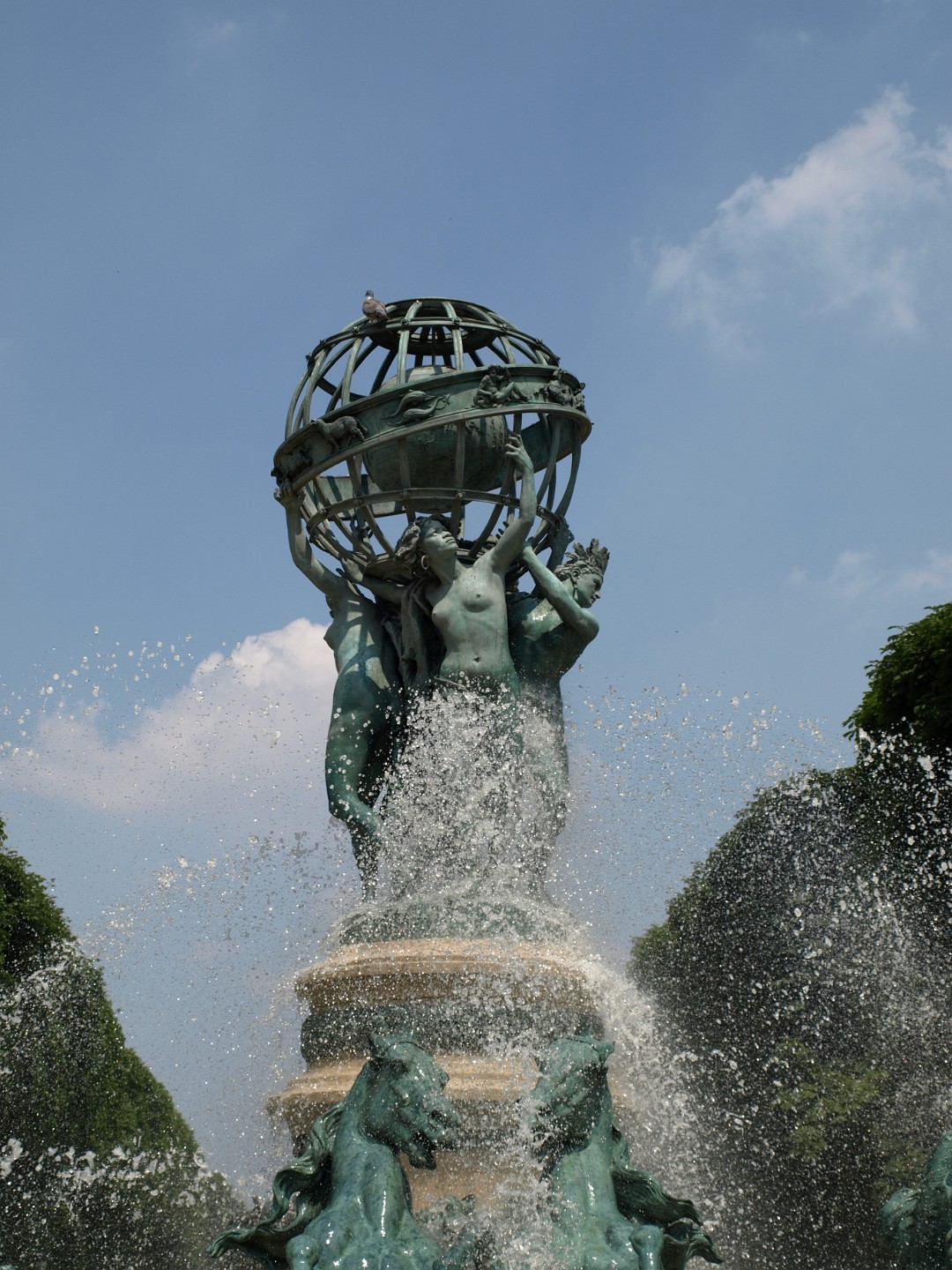 Spray Around the Ladies of the Fountain